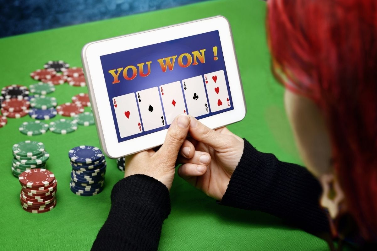 chơi poker online ở nhà cái uy tín nào