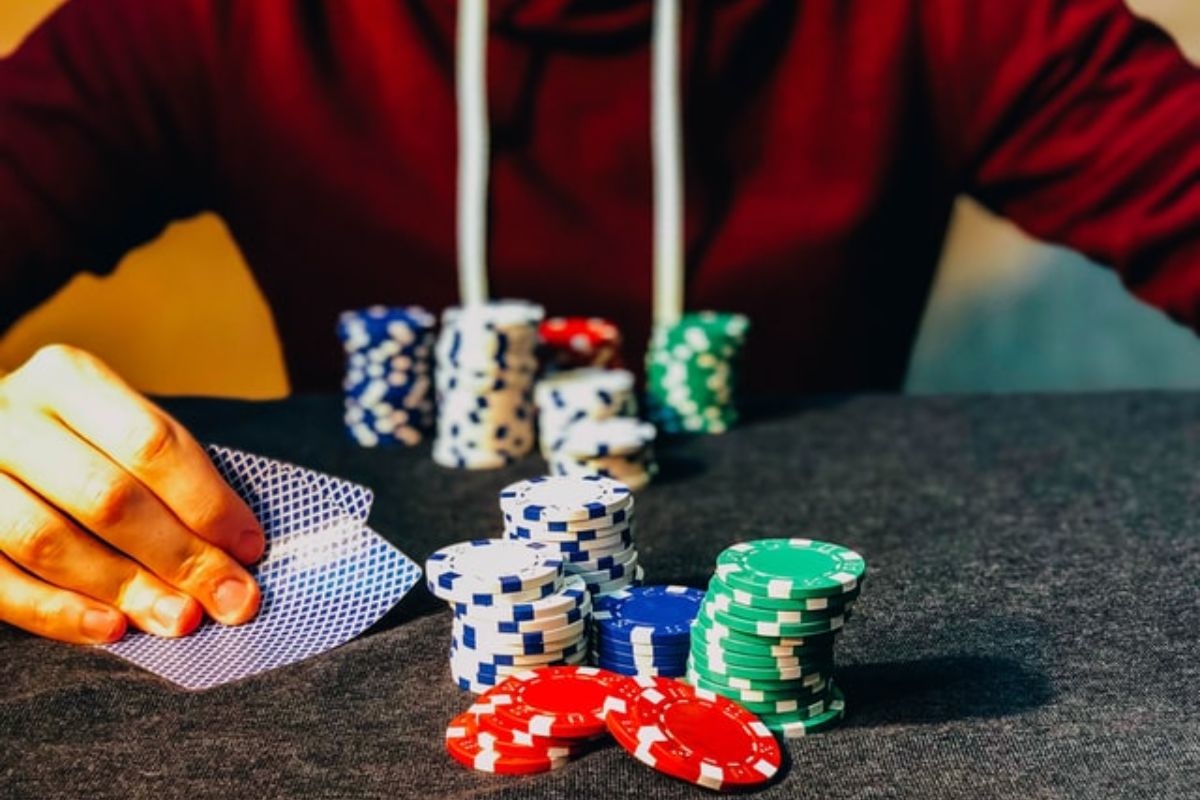 thử vận may khi chơi bài poker